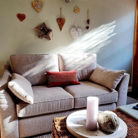 2 Bedroom House Within Walking Distance Of Town 카우즈 외부 사진