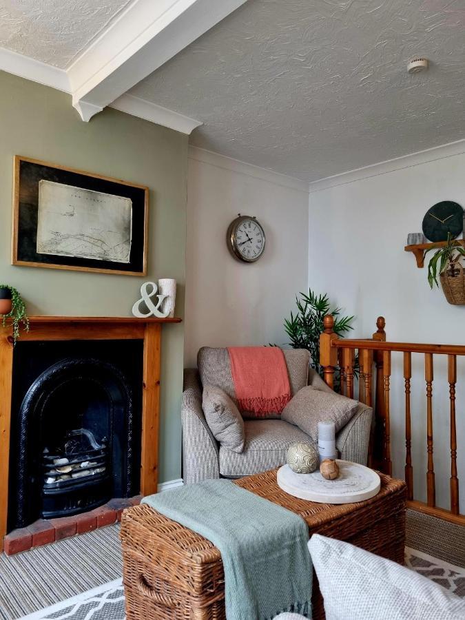 2 Bedroom House Within Walking Distance Of Town 카우즈 외부 사진