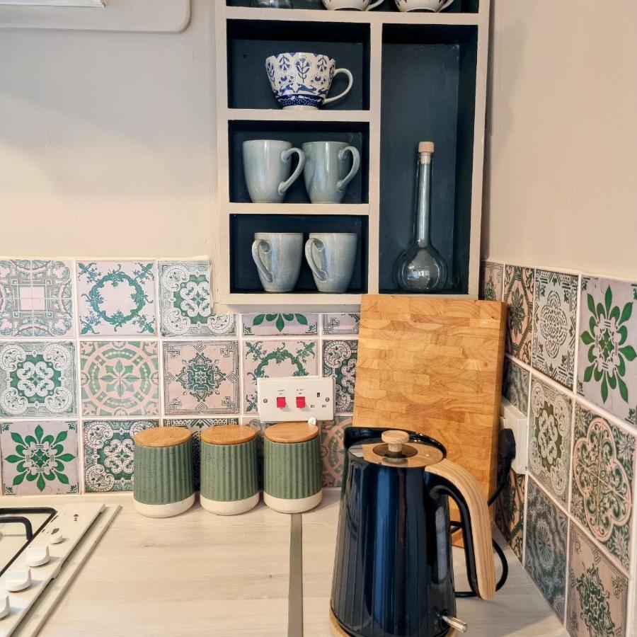 2 Bedroom House Within Walking Distance Of Town 카우즈 외부 사진